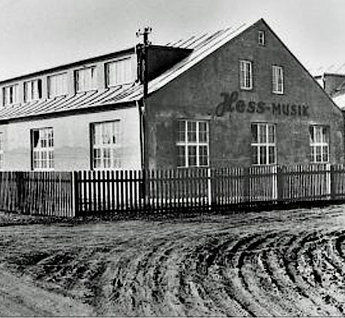 „Hess-Musik“ – Instrumentenbau in der Nachkriegszeit in Puchheim